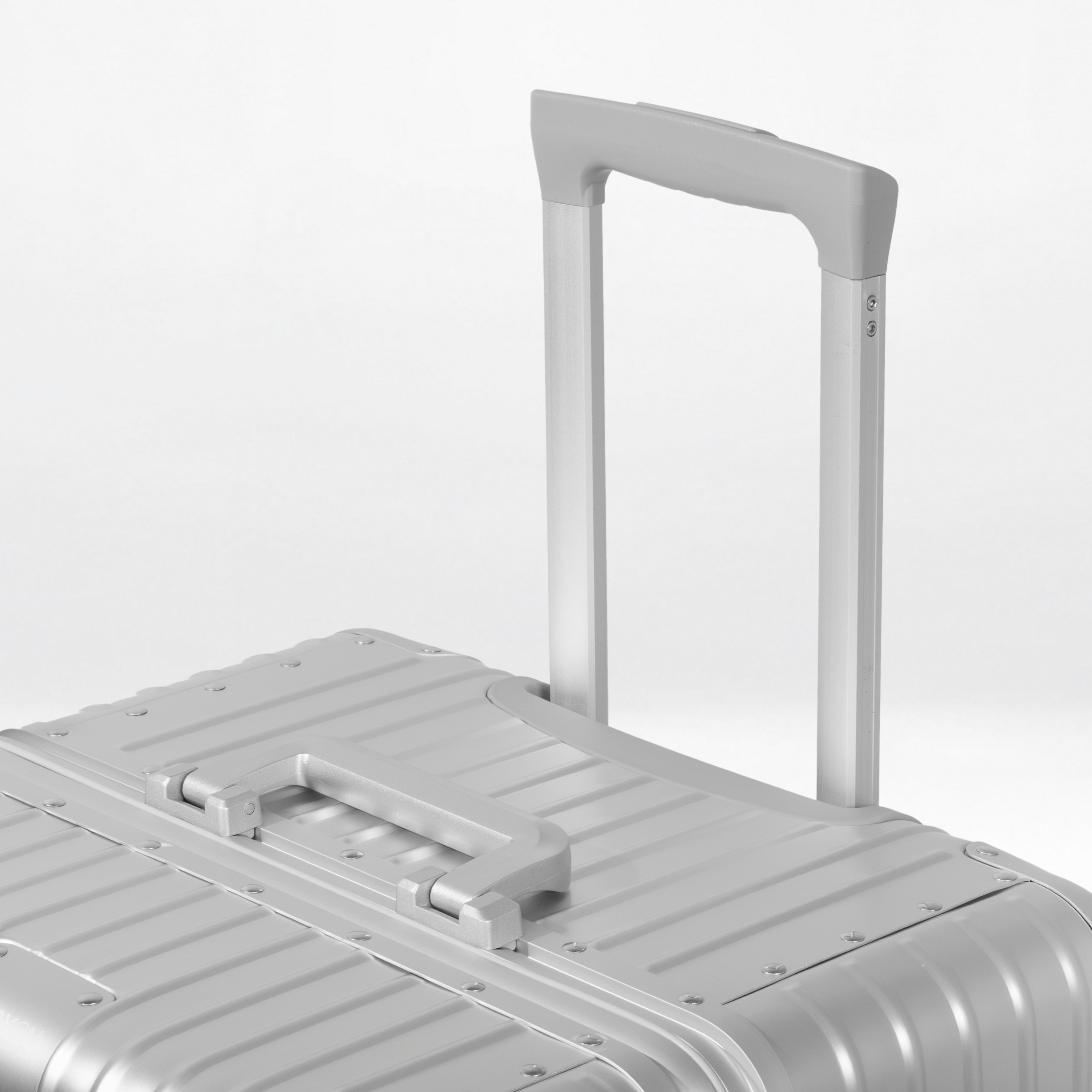 Titan Trunk Aluminum Luggage – 30"