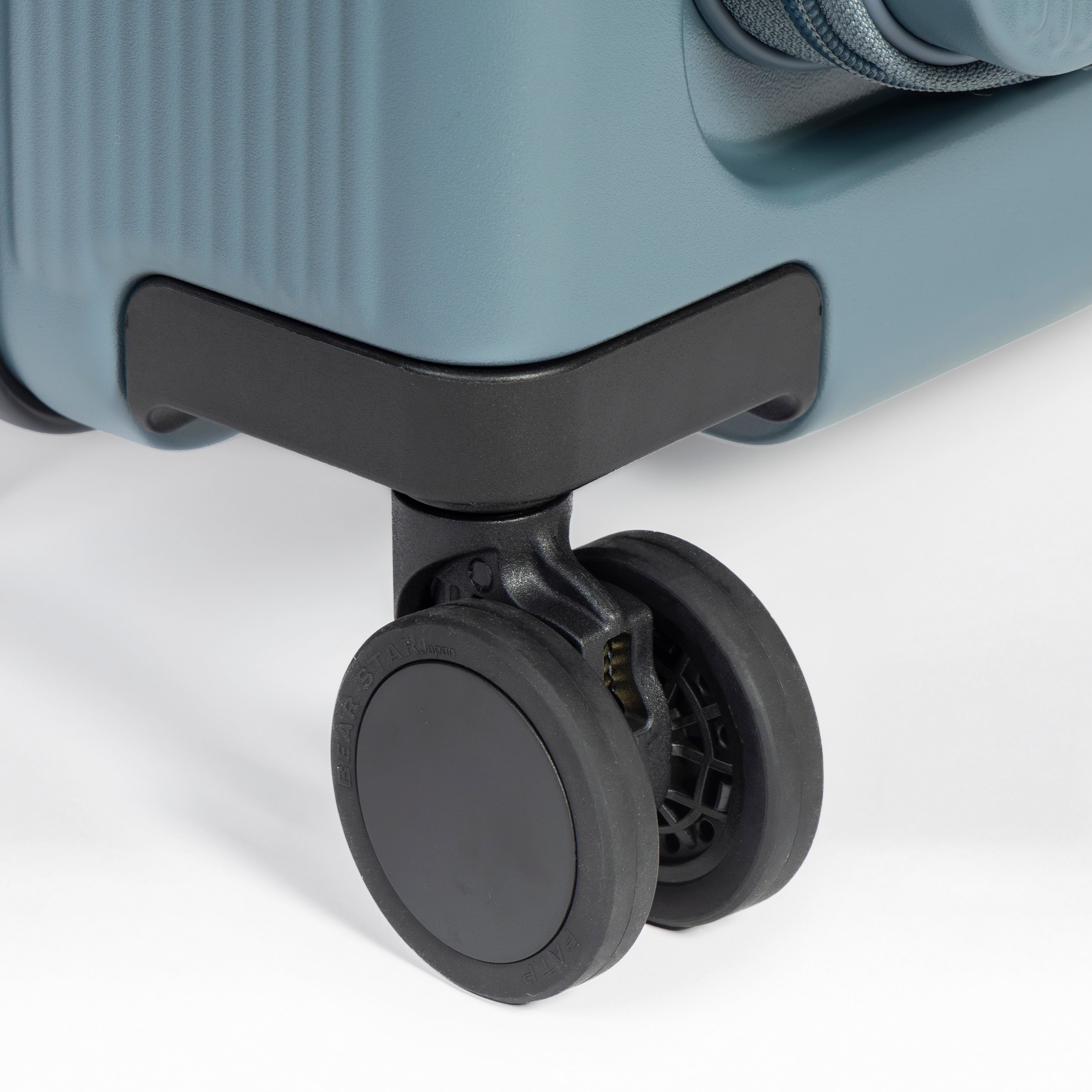 Front-Open 21" Cabin Luggage with detachable bag