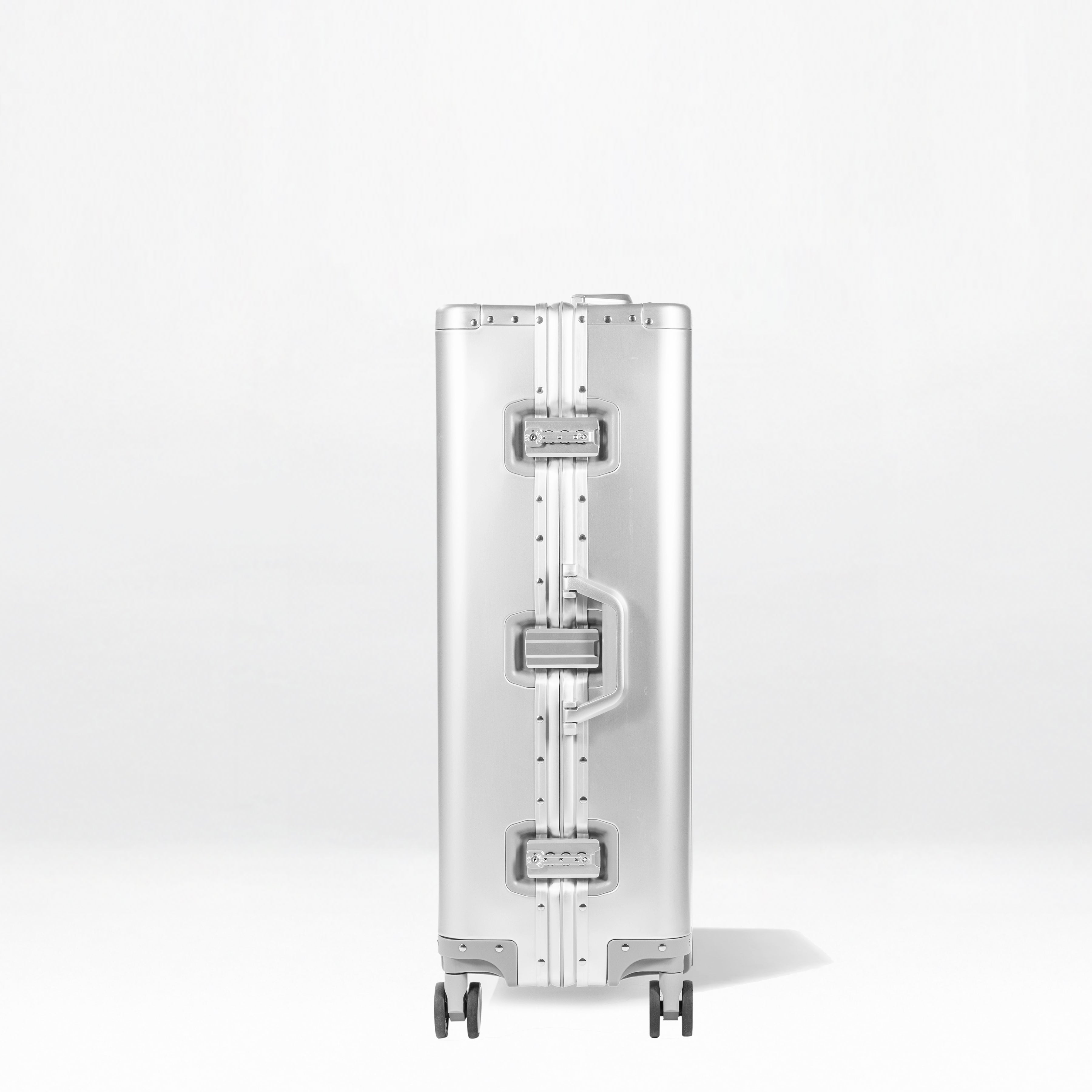 Element Aluminum 28" Luggage