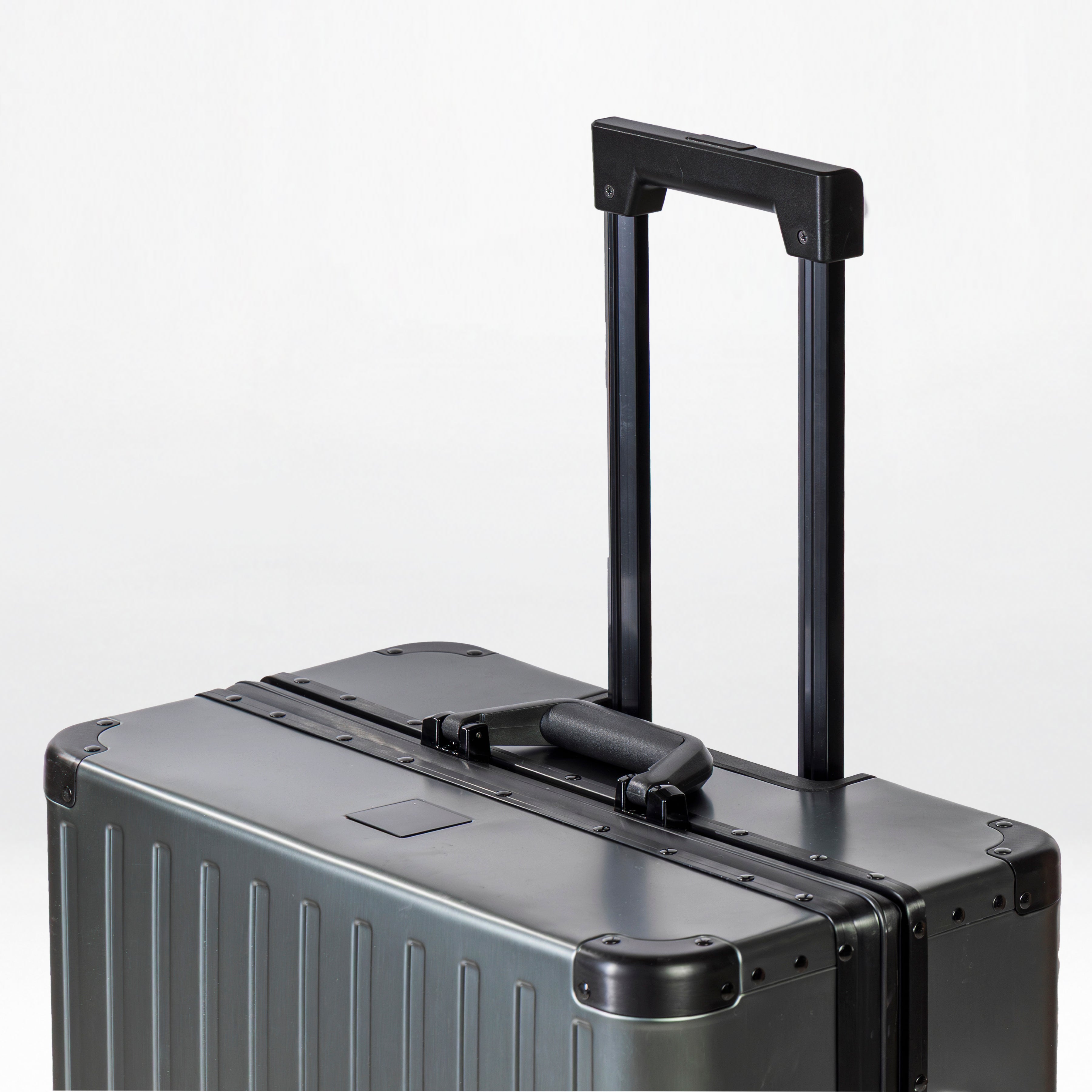 Element Aluminum 28" Luggage