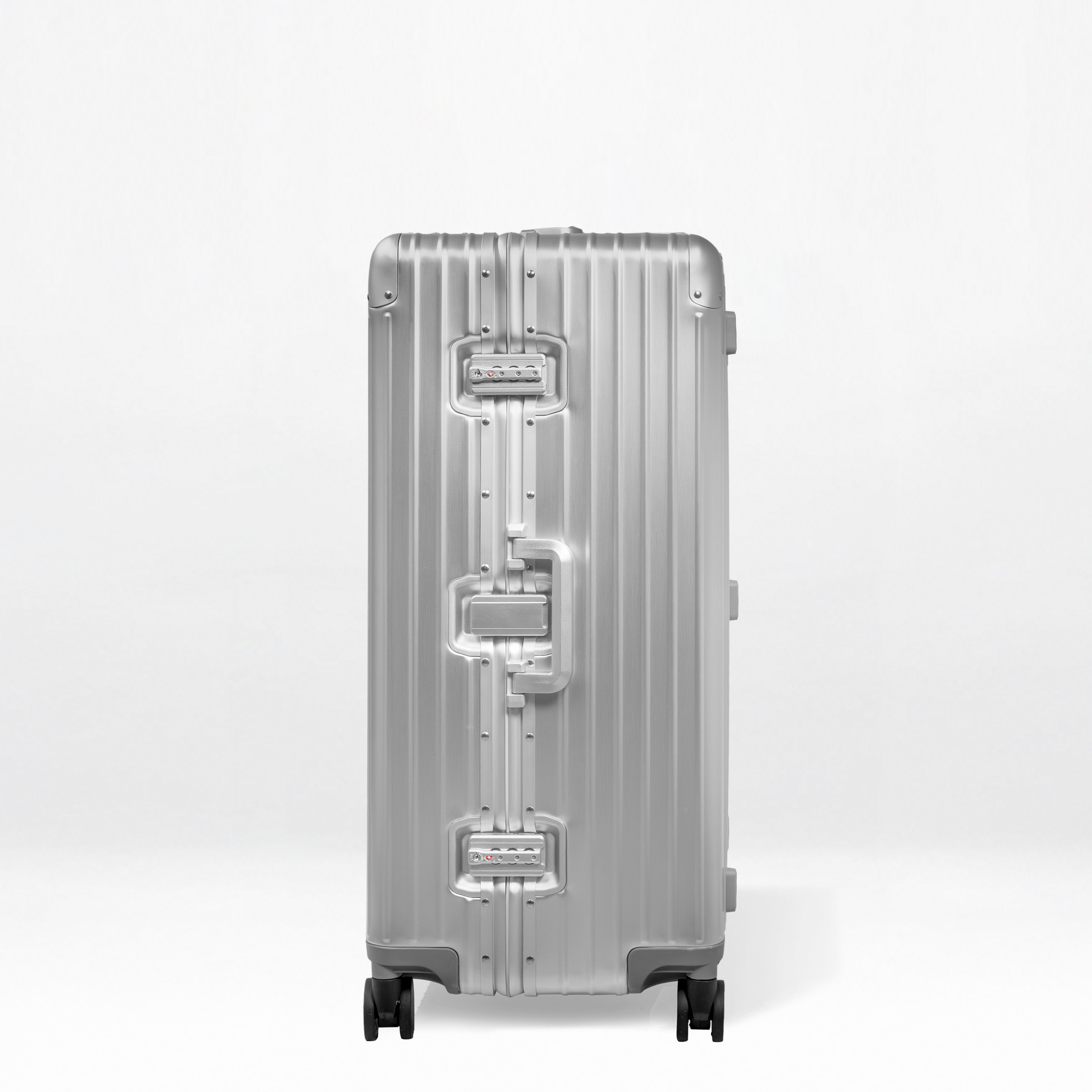 Titan Trunk Aluminum Luggage – 30"