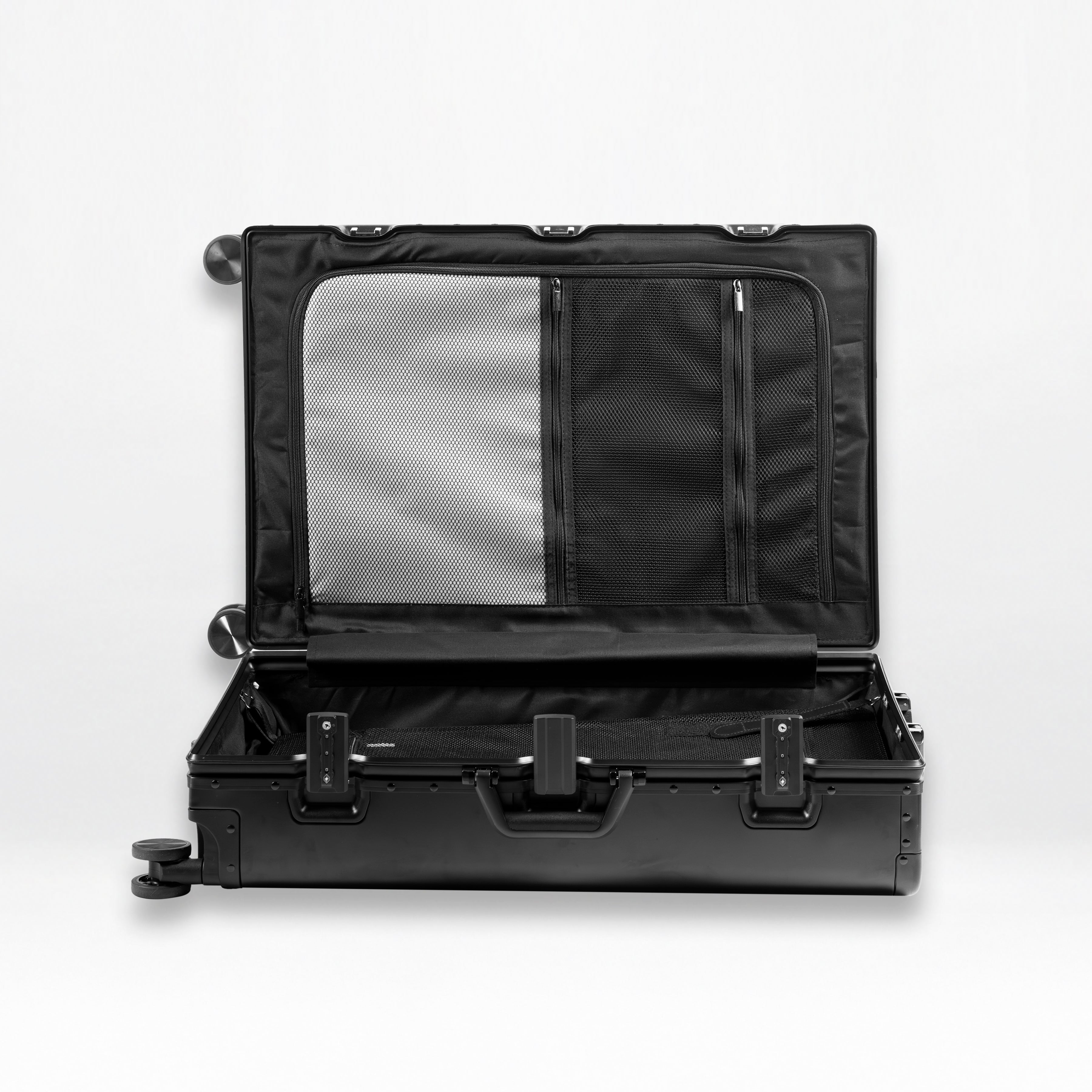 Element Aluminum 28" Luggage