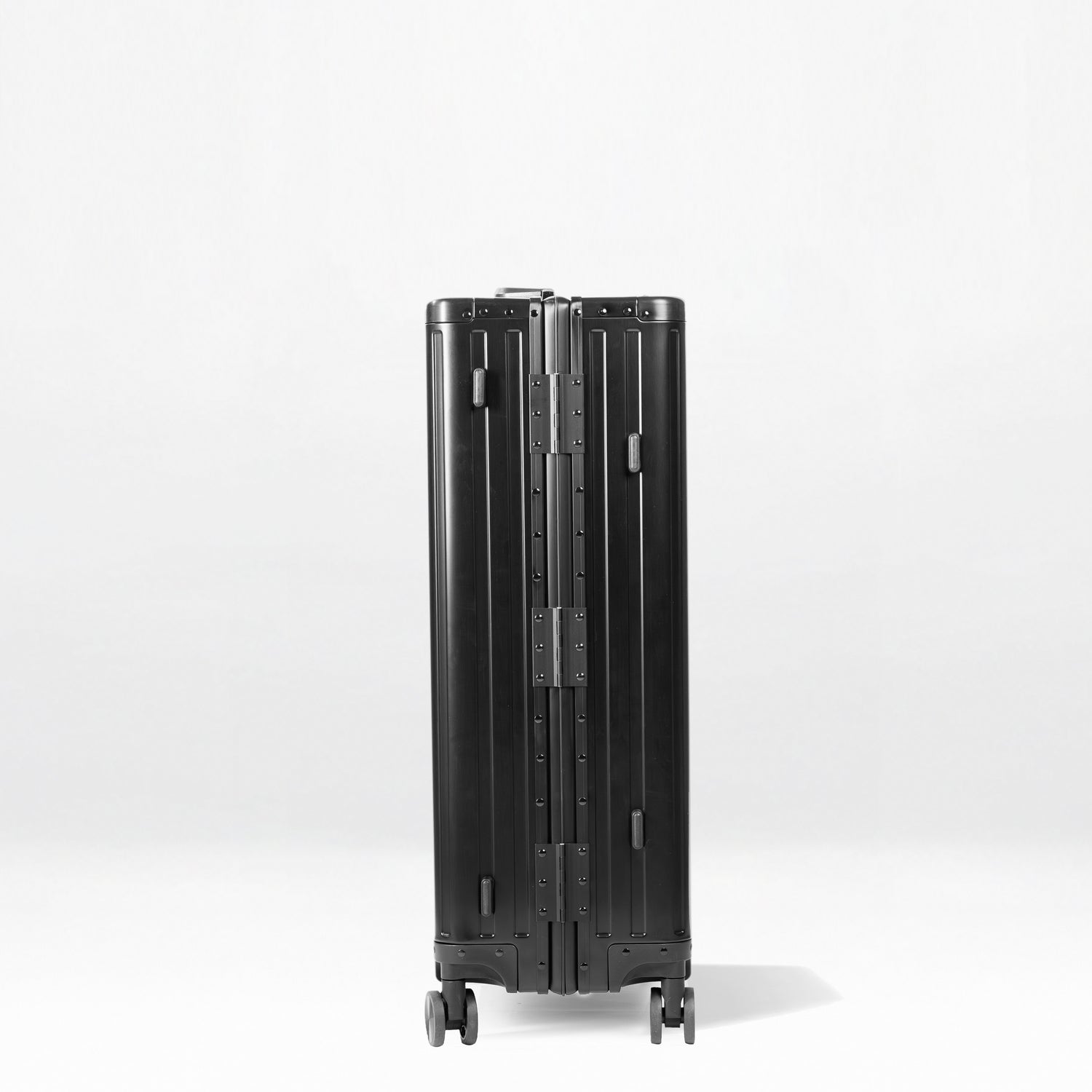 Element Aluminum 28" Luggage