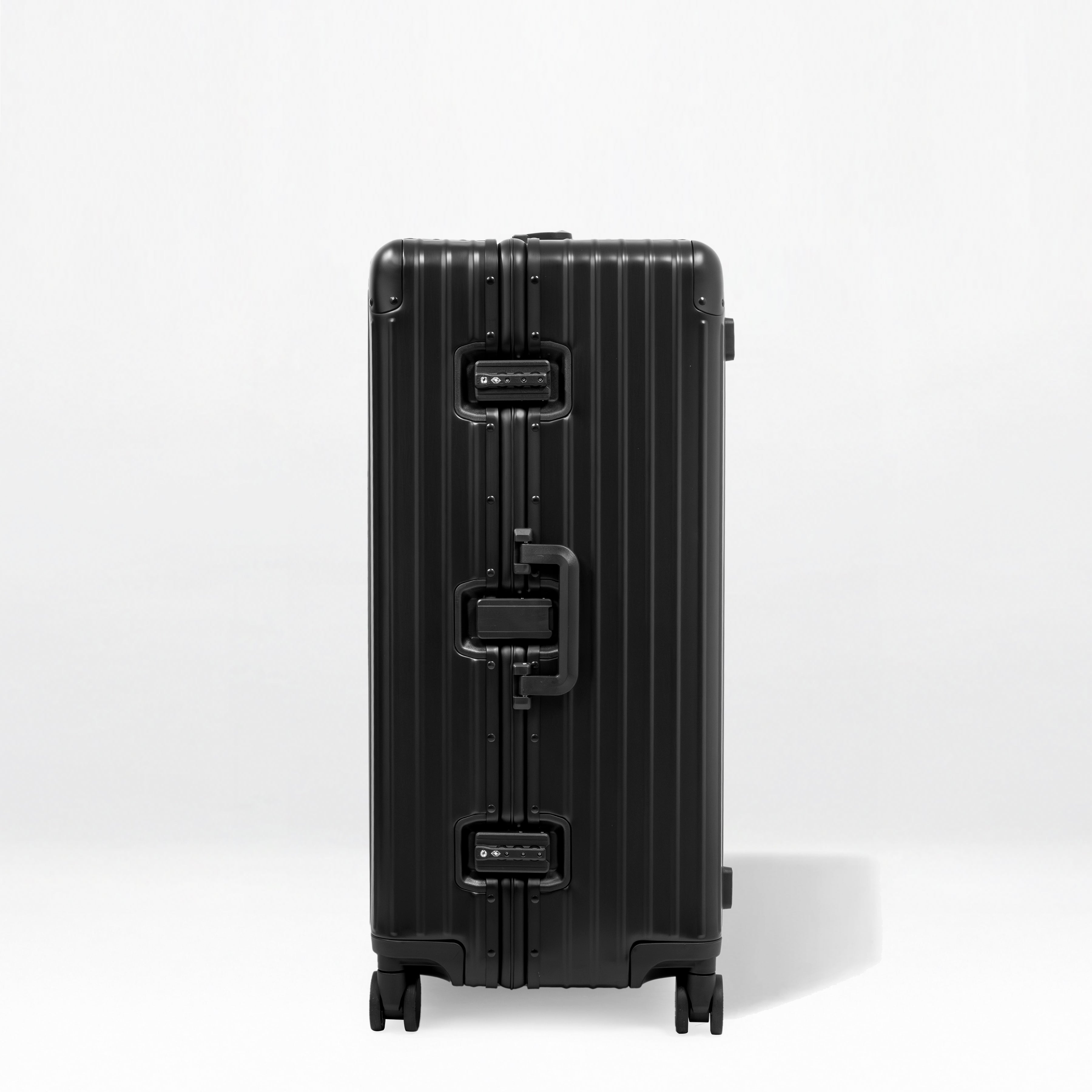 Titan Trunk Aluminum Luggage – 30"