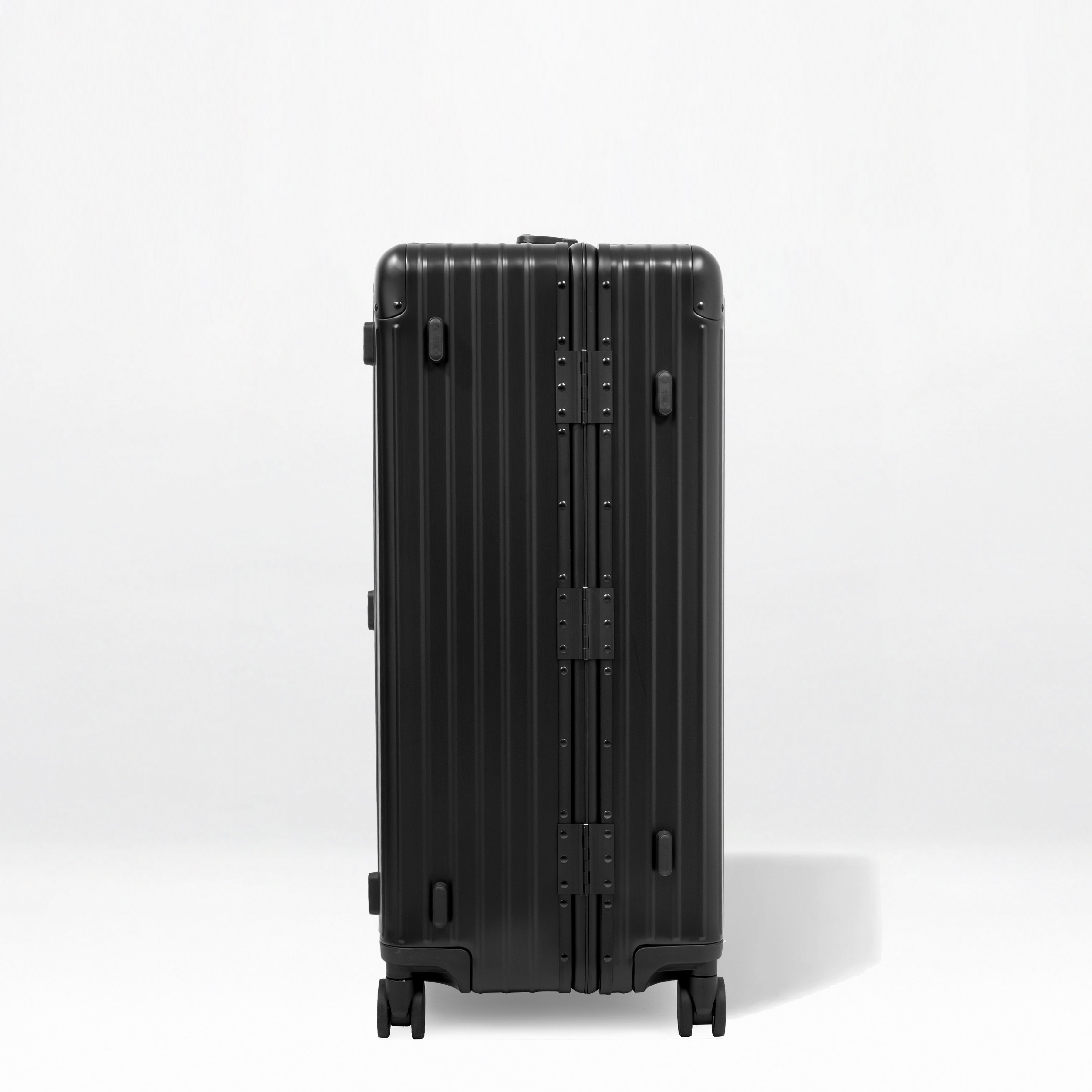 Titan Trunk Aluminum Luggage – 30"