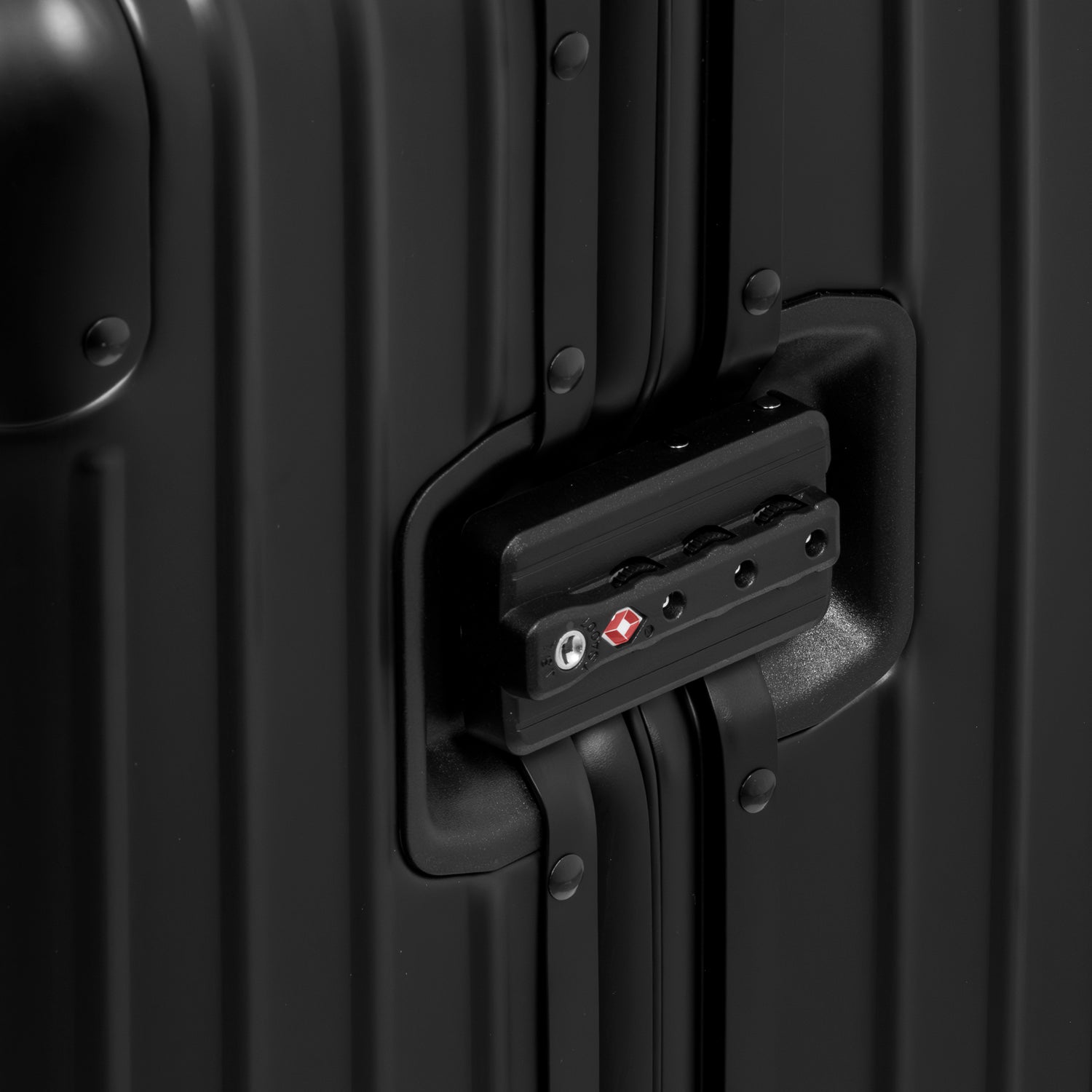 Titan Trunk Aluminum Luggage – 30"