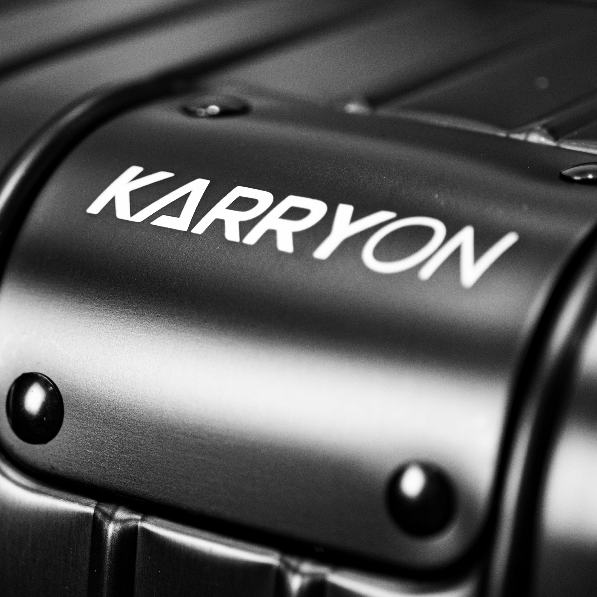 KarryOn Titan 29"/20" Full Aluminum Luggage Set