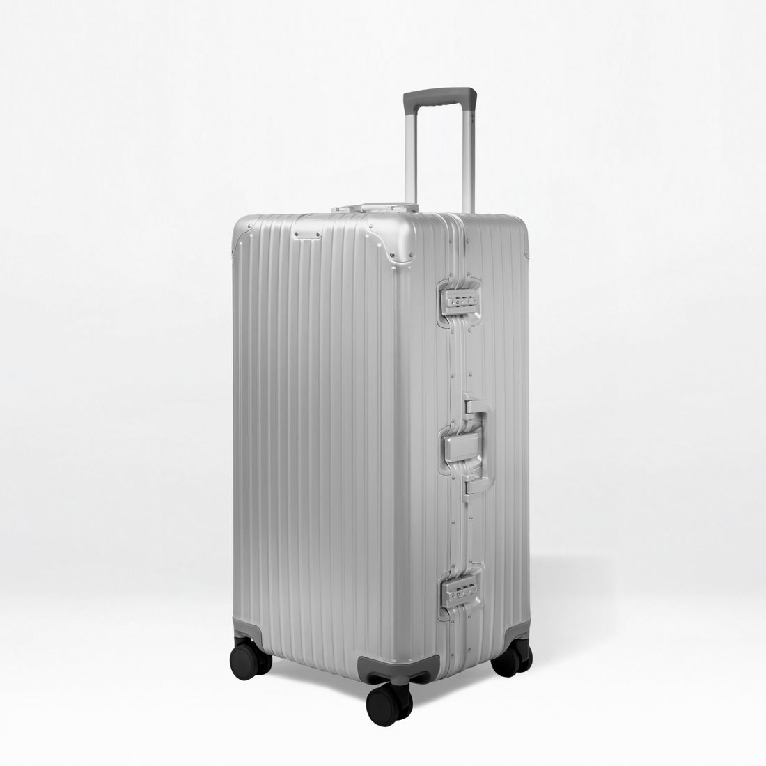 Titan Trunk Aluminum Luggage – 30"